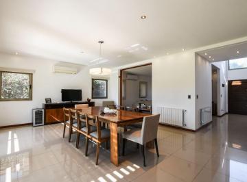 Casa · 227m² · 4 Ambientes · 2 Cocheras · Venta Casa en Funes Hills San Marino
