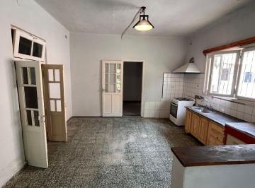 Casa de 4 ambientes, General Fernández Oro · Casa de 3 Dorm. en Alquiler en Pleno Centro de Fernandez Oro