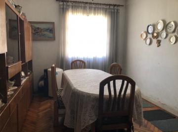 Departamento de 3 ambientes, Constitución · Apto Crédito. Balcon. Techos Altos, Antiguo, 60 Cubiertos
