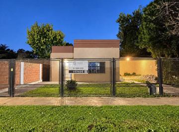 Casa · 130m² · 4 Ambientes · 2 Cocheras · Casa en Venta con Piscina - Glew