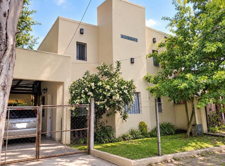 Casa · 80m² · 3 Ambientes · 3 Cocheras