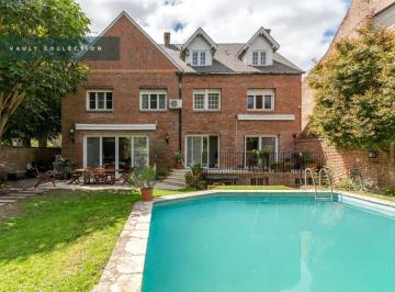 Casa · 405m² · 6 Ambientes · 2 Cocheras · Imponente Casa en Venta con Jardín y Piscina en Una de Las Mejores Calles de Martínez.