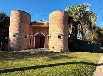 Casa · 300m² · 7 Ambientes · 2 Cocheras · Casa con Gran Parque en Hermoso Barrio La Carolina - Apto Emprendimiento