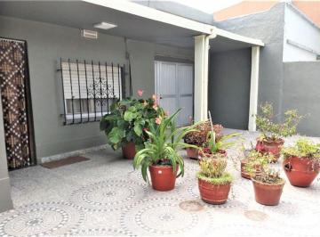 Casa · 70m² · 3 Ambientes · 2 Cocheras · Venta Casa 3 Ambientes, Cochera y Parque - Quilmes