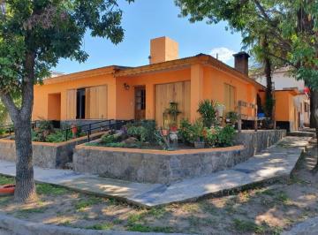 Casa · 169m² · 3 Ambientes · 1 Cochera · Venta Casa con Departamento Anexo de Dos Dorm. Santa Rosa de Calamuchita Excelente Ubicacion G