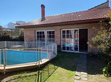 Casa · 180m² · 3 Dormitorios · 1 Cochera · Casa en Alquiler en Tolosa - 3 Dorm.