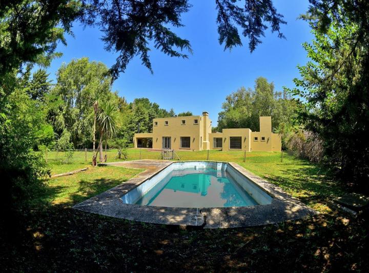 Casa · 170m² · 4 Ambientes · 2 Cocheras