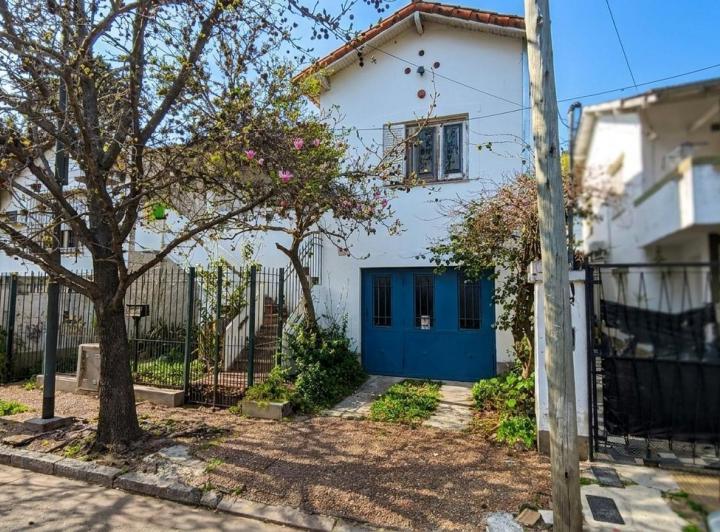 Casa · 254m² · 5 Ambientes · 1 Cochera