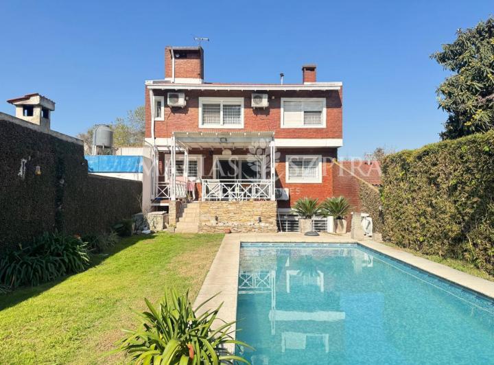 Casa · 183m² · 5 Ambientes · 2 Cocheras