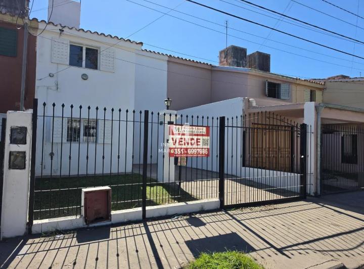Casa · 75m² · 5 Ambientes · 1 Cochera