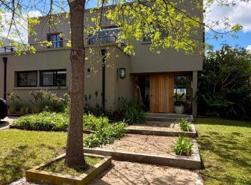 Casa · 185m² · 5 Ambientes · 2 Cocheras · Venta Casa 5 Ambientes La Comarca Interna A/crédt