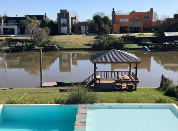 Casa · 430m² · 7 Ambientes · 5 Cocheras · Venta Casa San Marco Al Rio con Amarra - Permuta
