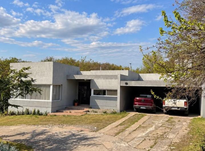 Casa · 305m² · 7 Ambientes · 1 Cochera