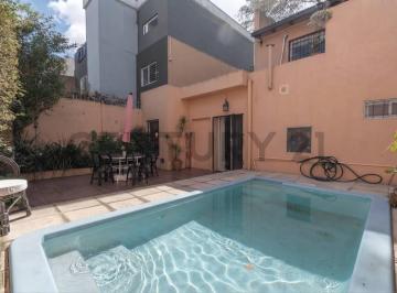 Casa · 100m² · 4 Ambientes · 1 Cochera · Vta Casa 4 Amb con Pileta y Parrilla Cochera Vicente Lopez