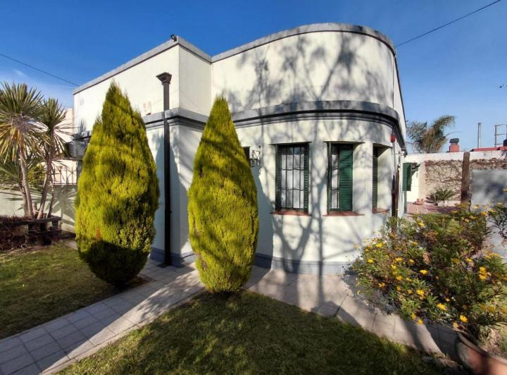 Casa · 300m² · 4 Ambientes · 2 Cocheras