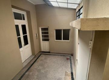 PH de 3 ambientes, Villa Crespo · Villa Crespo Alquiler de Luminoso PH Tres Ambientes Sin Expensas