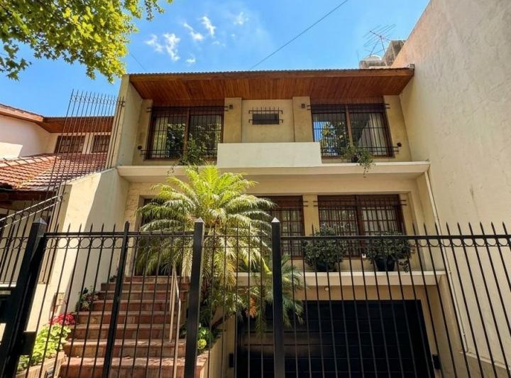 Casa · 315m² · 5 Ambientes · 2 Cocheras