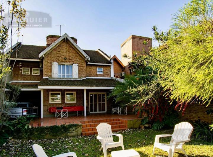 Casa · 198m² · 4 Dormitorios · 2 Cocheras