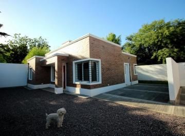 Casa de 3 ambientes, Córdoba · Housing en Quisquizacate, Casa Moderna. 2 Dorm.