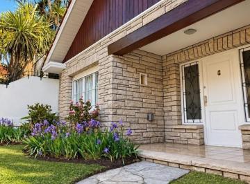 Casa · 245m² · 5 Dormitorios · 1 Cochera · Chalet 4 Ambientes en Venta Zona Lomas de Stella Maris
