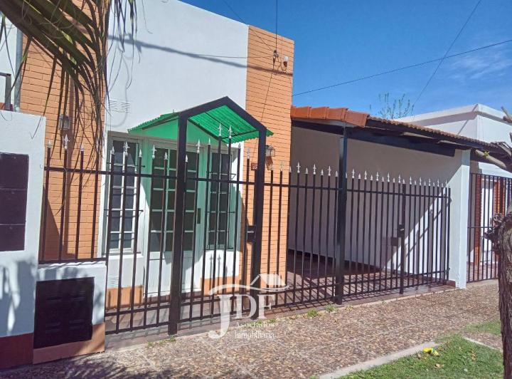 Casa · 100m² · 4 Ambientes · 1 Cochera