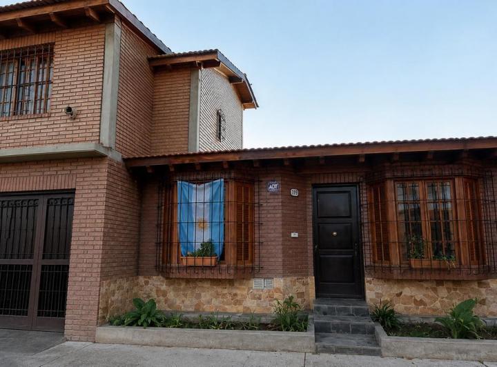Casa · 164m² · 5 Ambientes · 2 Cocheras