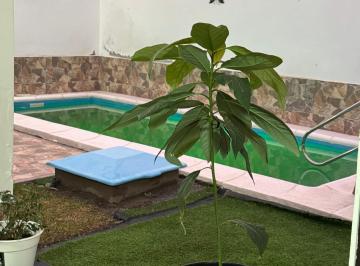 Casa Venta de 3 ambientes · Oportunidad Relámpago Hermosa Casa Completamente Remodelada con Patio, Quincho y