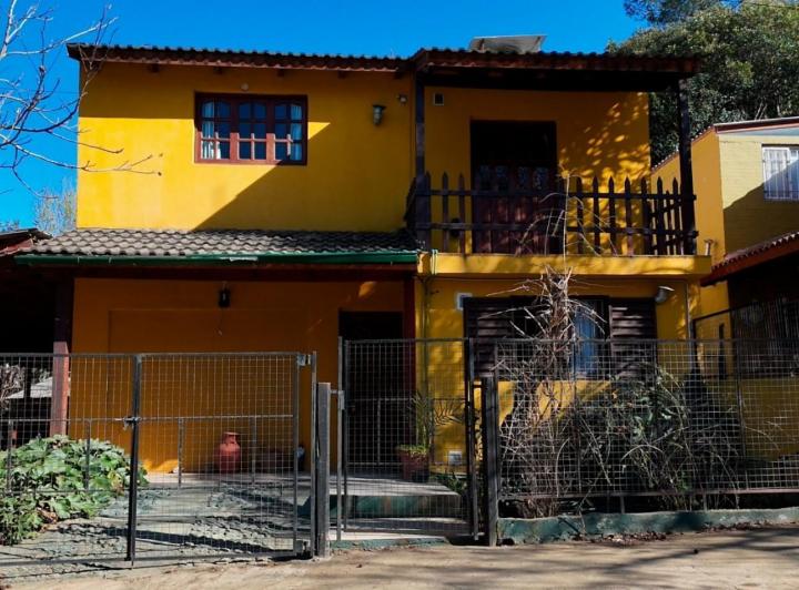 Casa · 245m² · 5 Ambientes · 4 Cocheras