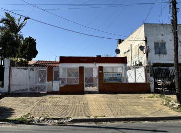 Casa · 200m² · 4 Ambientes · 2 Cocheras · Casa en Lote Propio de 4 Ambientes, con Jardin, Patio con Parrilla y Terraza a La Venta en San Justo