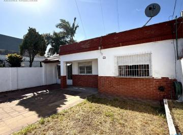 Casa · 120m² · 4 Ambientes · 2 Cocheras · Casa en Lote Propio de 4 Ambientes, con Jardin, Patio con Parrilla y Terraza a La Venta en San Justo