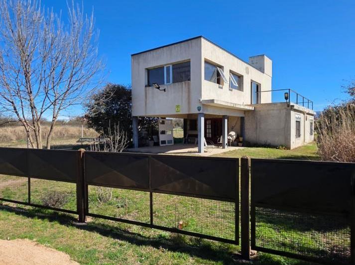 Casa · 230m² · 4 Ambientes · 1 Cochera