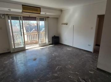 PH · 65m² · 3 Ambientes · Luminoso PH, 2do Piso por Escalera C/ Balcón y Terraza Compartida - Villa del Parque