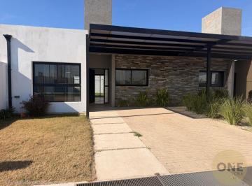 Casa · 98m² · 2 Dormitorios · 2 Cocheras · Casa en San Ignacio Village