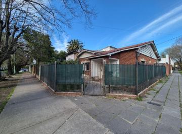 Casa de 4 ambientes, Almirante Brown · Chalet a 400 m de Plaza Brown