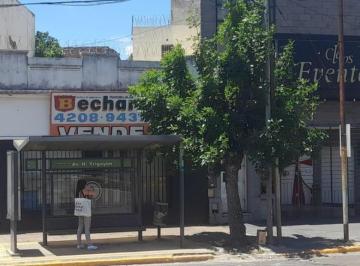 Casa con Local Comercial Sobre Av Yrigoyen, Excelente Ubicación y Gran Terreno - 1 · Casa con Local Comercial Sobre Av Yrigoyen, Excelente Ubicación y Gran Terreno