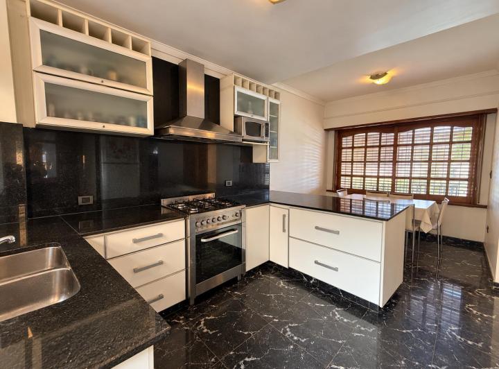 Casa · 137m² · 5 Ambientes · 1 Cochera