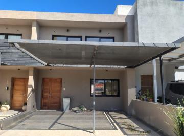 Casa · 120m² · 4 Ambientes · 1 Cochera · Alquiler Dúplex | 3 Dorm. | Claros del Bosque