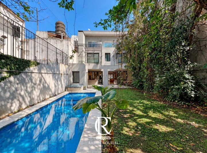 Casa · 531m² · 6 Ambientes · 1 Cochera