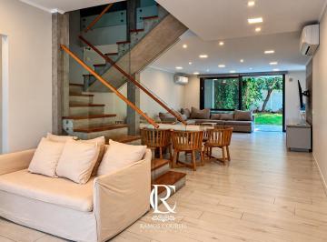 Casa · 531m² · 6 Ambientes · 1 Cochera · Casa 6 Amb con Jardin, Pileta y Parrilla