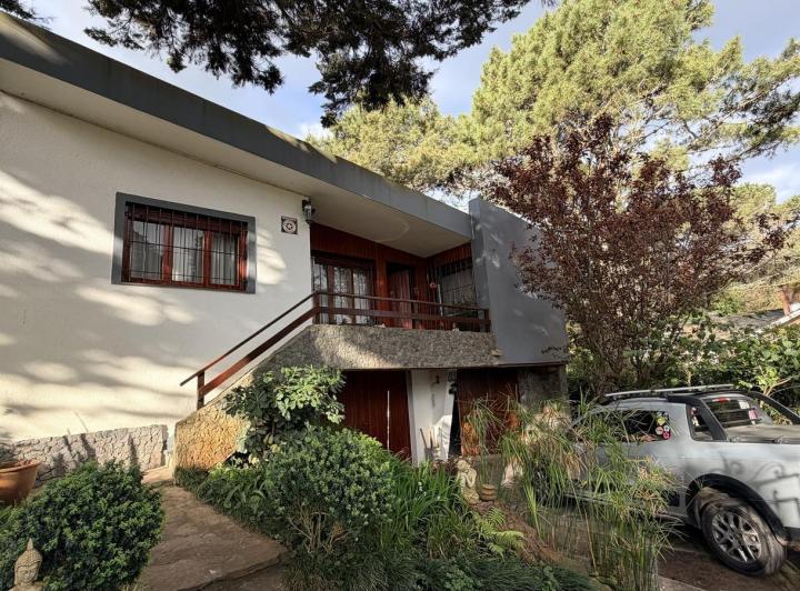 Casa · 133m² · 5 Ambientes · 2 Cocheras