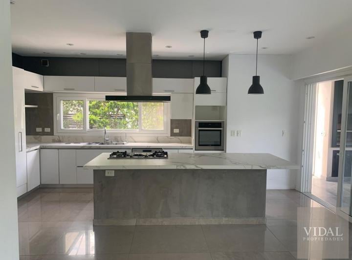 Casa · 620m² · 6 Ambientes