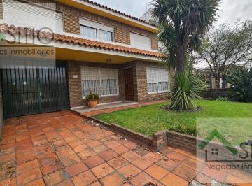Casa · 171m² · 5 Ambientes · 3 Cocheras · Vendo Casa de 4 Dorm. y 2 Baños en Sayago