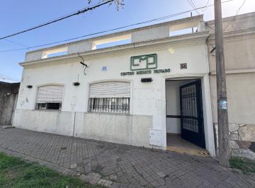 Casa · 173m² · 6 Ambientes · Casa a Reciclar o Local Para Consultorios en Azcuenaga