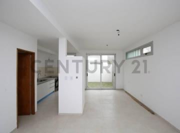 Casa · 83m² · 3 Ambientes · 1 Cochera · Casa Duplex en Venta en La Plata a Estrenar de 2 Dorm. y Cochera