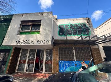 Casa · 180m² · 4 Ambientes · 1 Cochera · Casa a Refaccionar La Plata Apta Banco