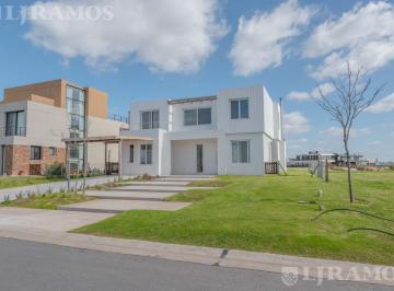 Casa · 280m² · 5 Ambientes · 2 Cocheras · Casa en Venta en Marinas - Puertos Escobar