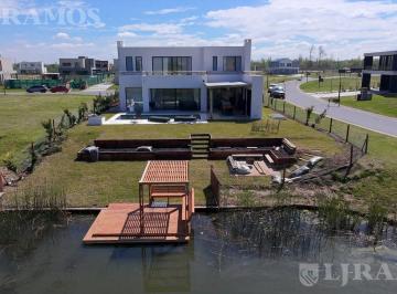 Casa · 281m² · 7 Ambientes · Casa en Venta en El Barrio Amarras, Puertos / Escobar