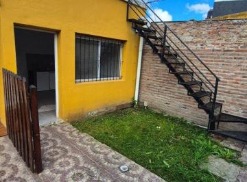 Casa de 2 ambientes, Almirante Brown · Casa en Alquiler, Dos Ambientes con un Pequeño Patio, en Rafael Calzada.