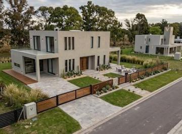 Foto · Venta Casa en Construccion en Valle del Golf Se Acepta Permuta