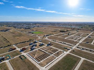 Terreno · 250m² · Lote en Venta en Cuestas de Manantiales, 250 m², Apto Duplex.